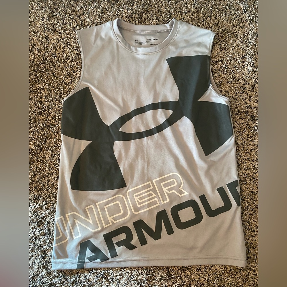 UA gray sleeveless shirt
